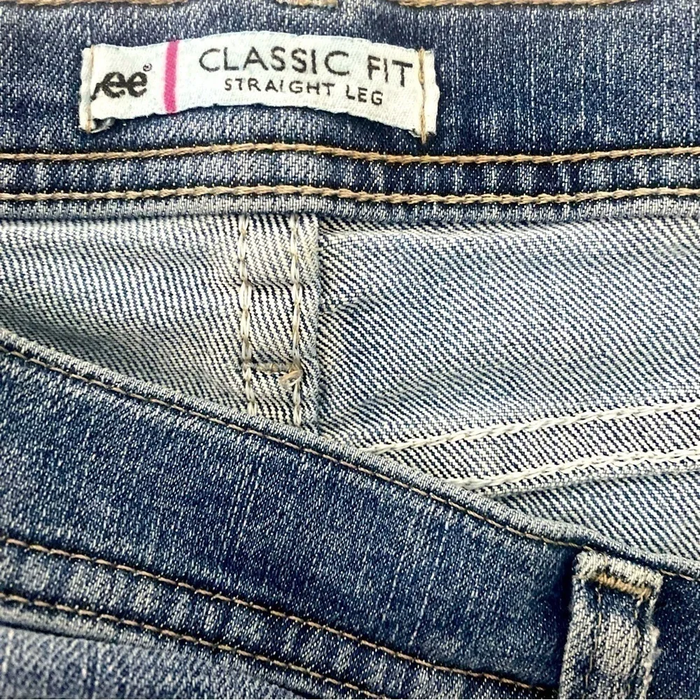Lee Women's Size 14 Medium Classic Fit Straight Leg At The Waist Jeans High Rise